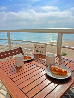Ático en 1ª línea con impresionantes vistas al mar